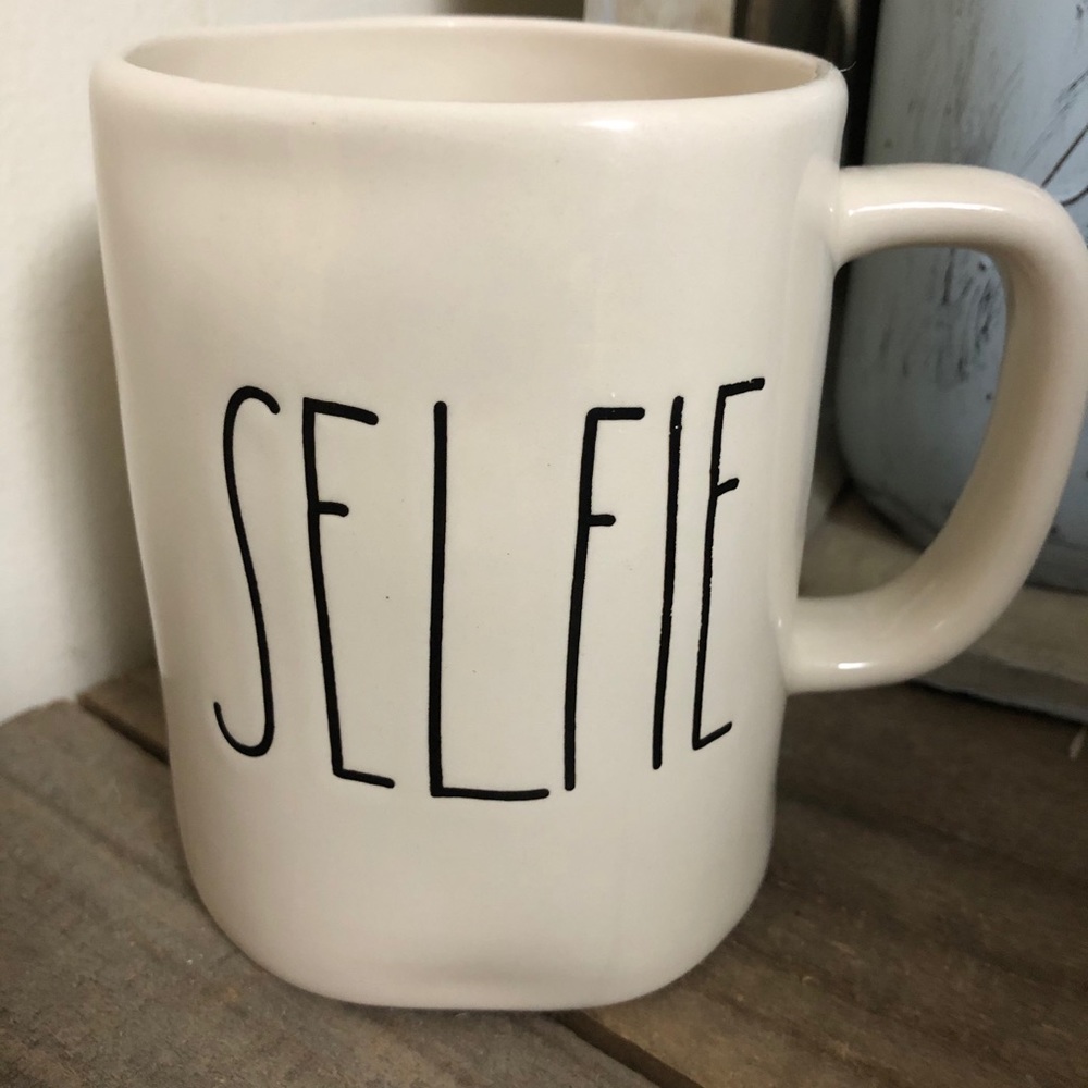 Magenta Selfie 🤳 mug